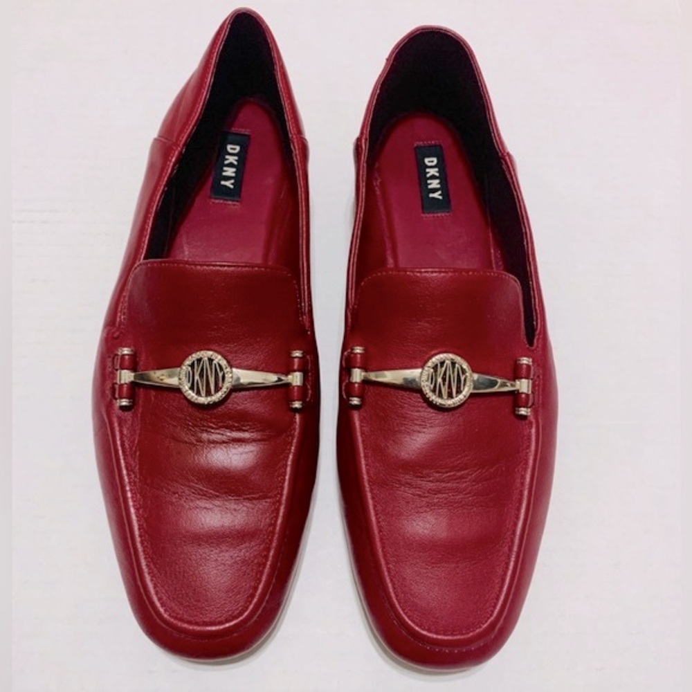 DKNY 🔹 Red Leather Loafers w. Silver Buckle - Size 8.5